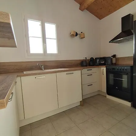 Casa vacanze Maison Rénovée Saint-denis, Proche Océan, Jardin, Parking - Fr-1-778-43 *